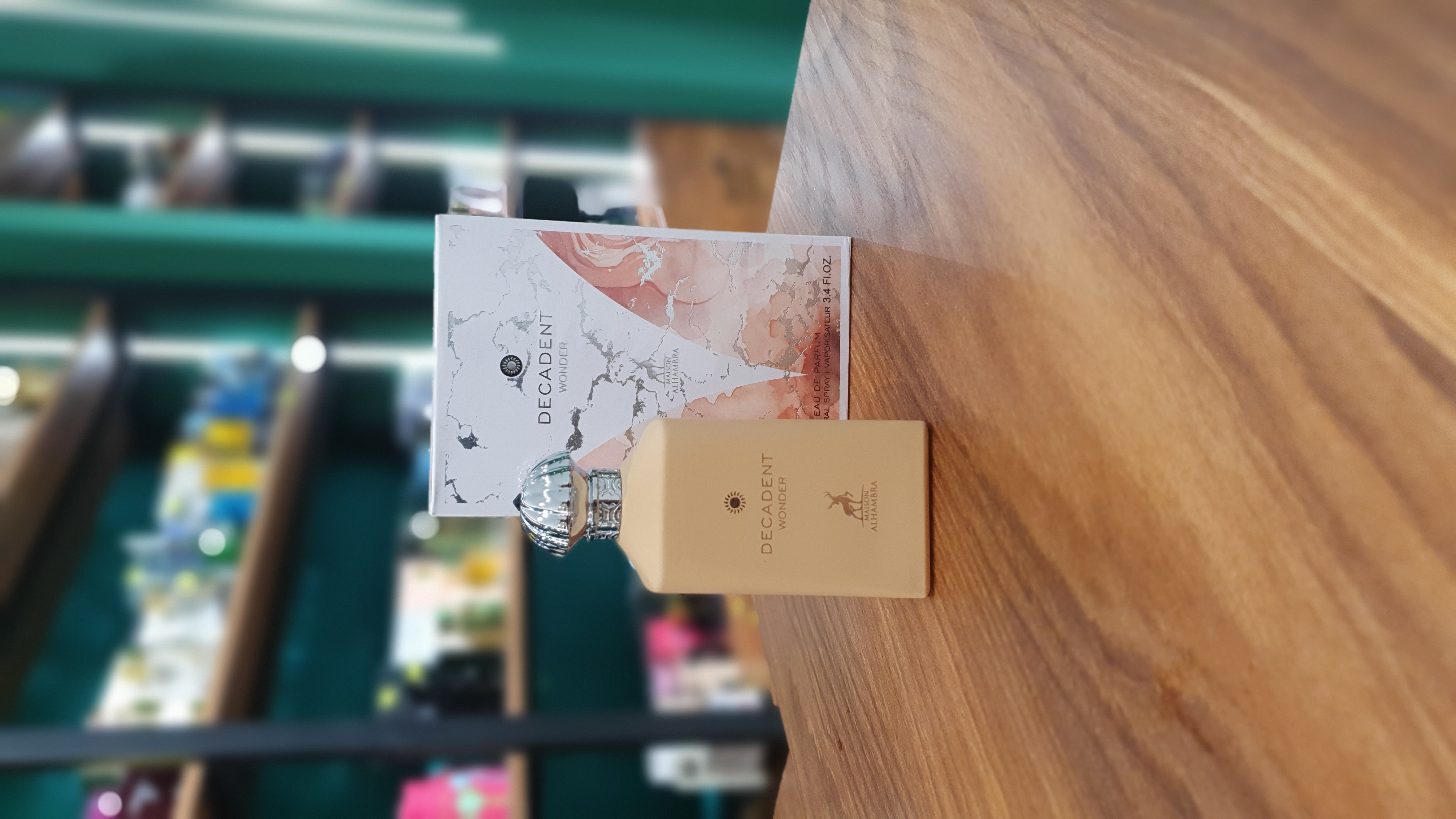 عطر دکادنت واندر الحمبرا